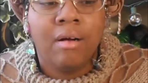 🧶Tfw you have to pivot yarn sources | The problems you run into if you you're a slow designer 🤷🏽‍♀️