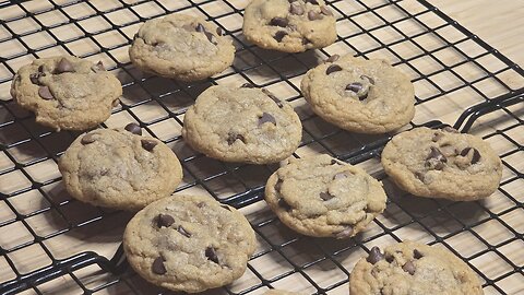 The PERFECT Chocolate Chip Cookies (NO CHILL)