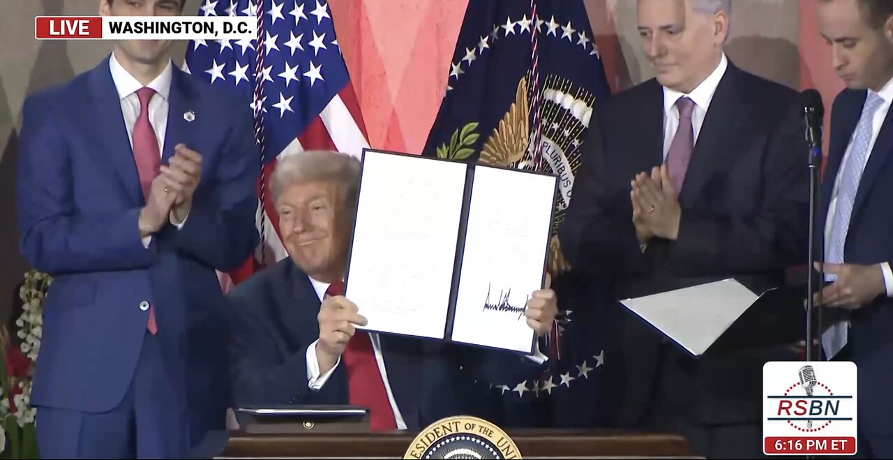 TRUMP❤️🇺🇸🏅🪽🕺🎊SIGNS EXECUTIVE ORDERS🤍🇺🇸🏅🪽📑✍️IN A.I RACE SUMMIT💙🇺🇸🏅🪽🪅💻🏫⭐️