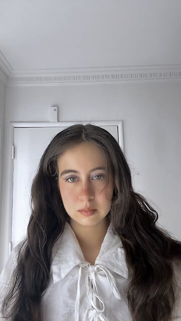 Hair refresh day #hairrefresh #hairtutorial #hairleaveinconditioner #yay #frizzyhair #wavyhair