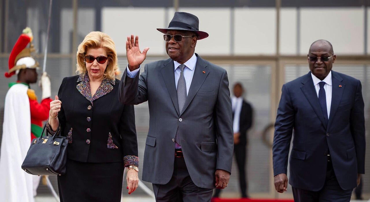 PANICKED AND PREPARING TO RUSH BACK HOME, ALASSANE OUATTARA CANCELS HIS RETURN AT THE LAST MINUTE.