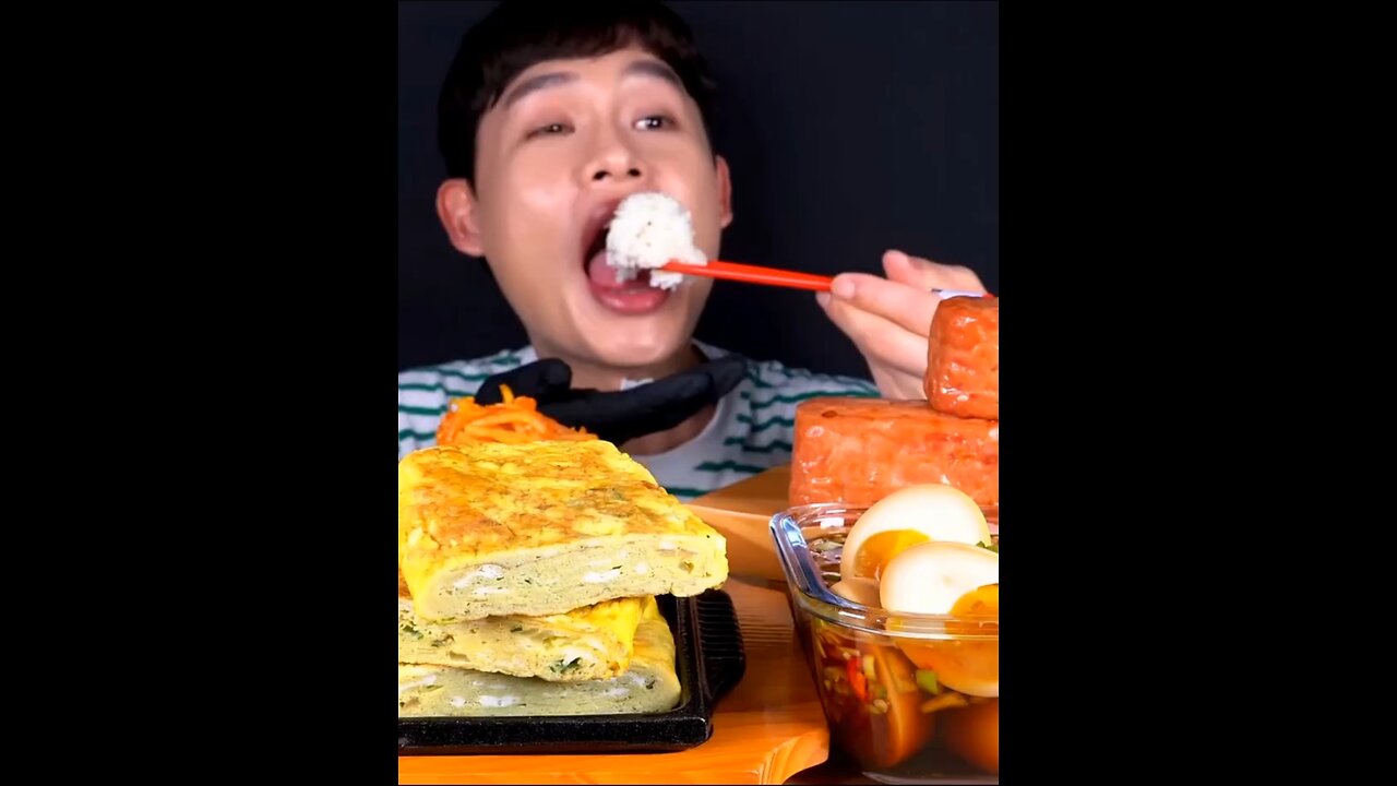 Luncheon meat, braised eggs, and omelettes