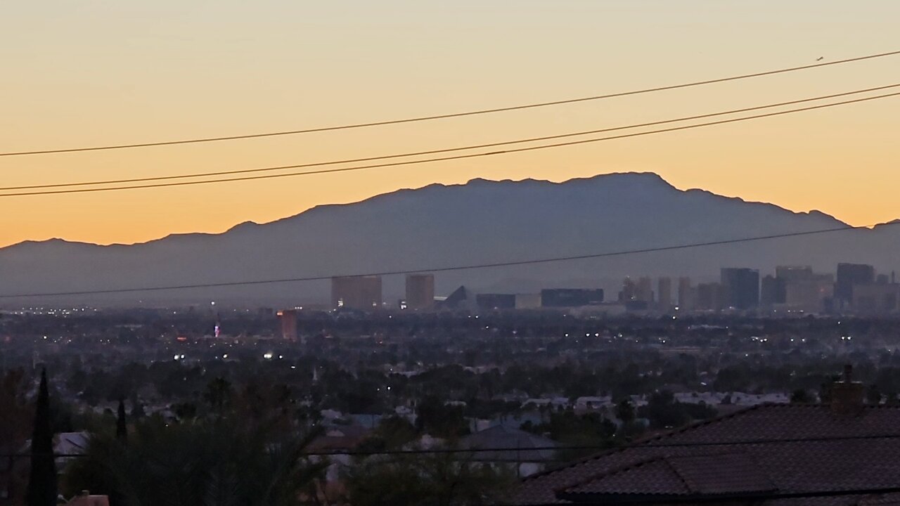 Did you SEE tonight's 🔥 HAZY Las Vegas sunset? Check THIS out! 01.12.2026 #follow #lasvegas #gaming