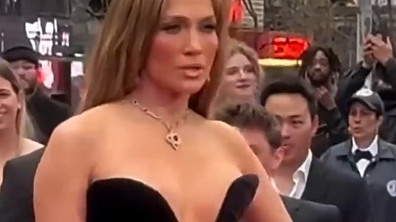 J lo showed up to George Clooney's Broadway show premiere