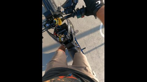 Razor mx650 wheelies on the new build 🐝