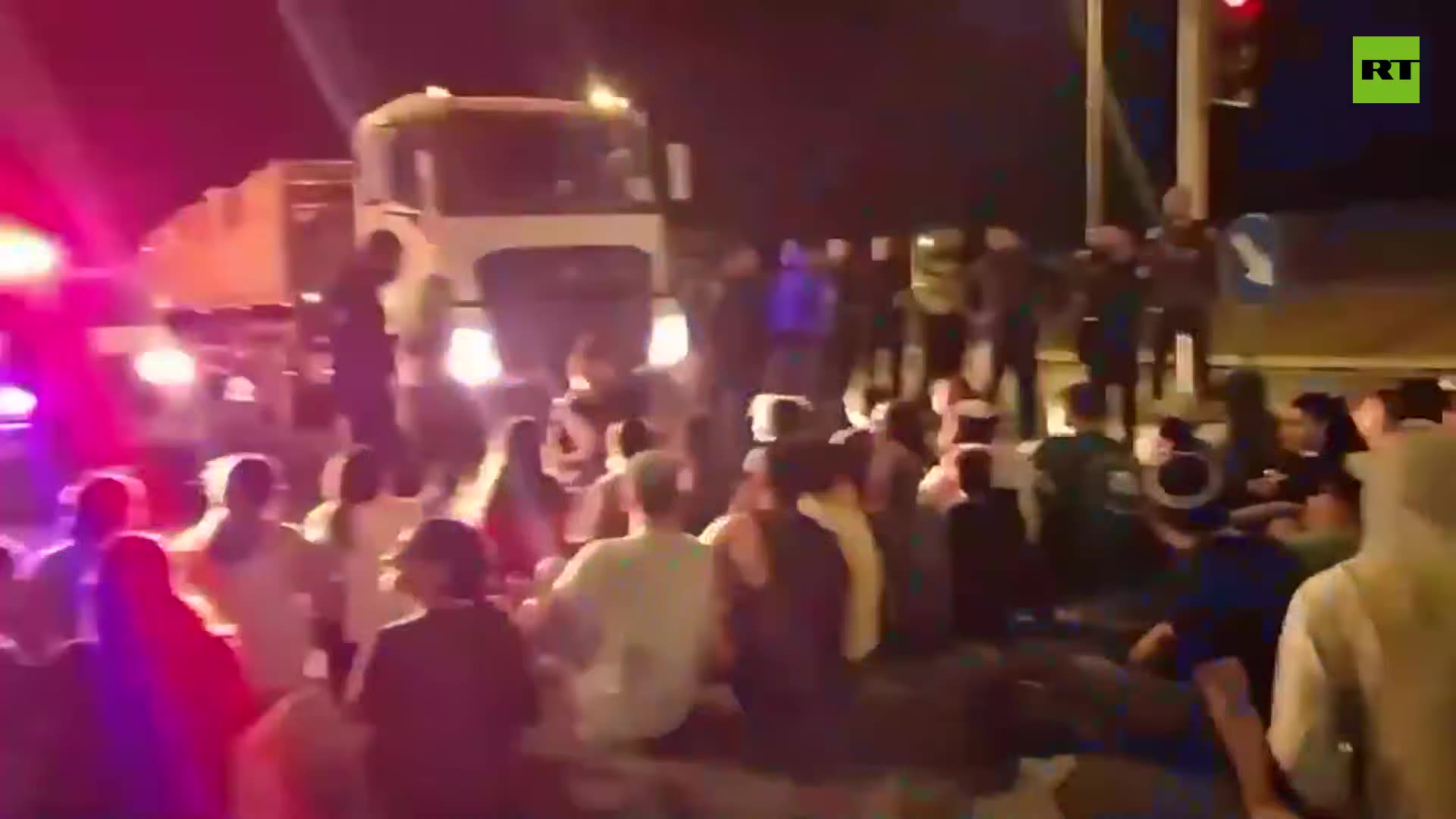 Israeli settlers BLOCK aid trucks from entering Gaza (IMPORTANT: Read ALL of the Description)