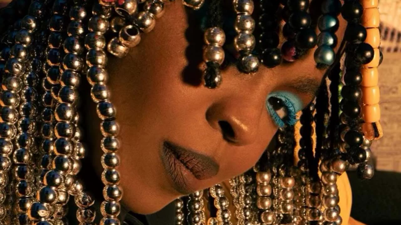 Happy Birthday to LAURYN HILL ...