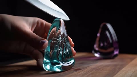 "This Crystal Glass Is So Mesmerizing, You Won’t Believe It’s Real! 💎🥂"