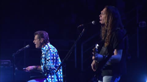 You Belong To The City (Glenn Frey song) - Eagles (live)