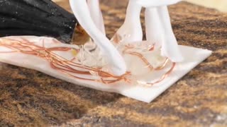 This tree-trunk utensil holder might be my new favorite kitchen thing 🌳🍴