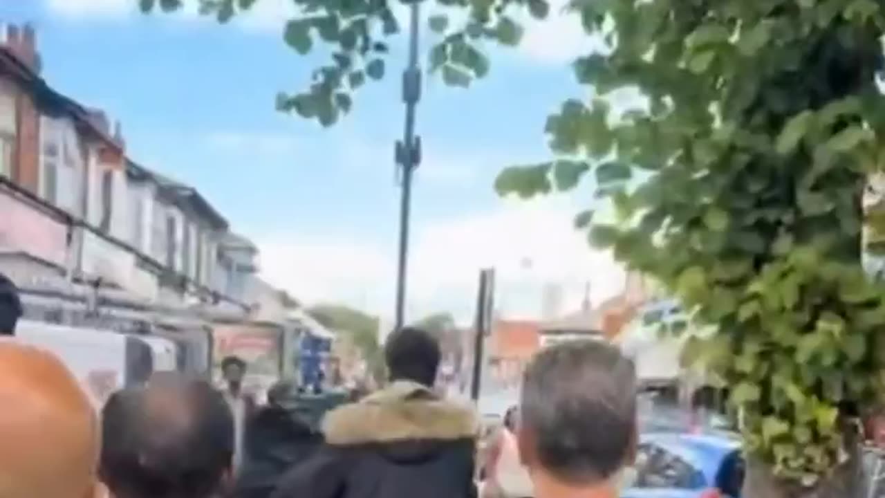 Fake asylum seekers in UK with knives and iron bars in broad daylight. Send them home.