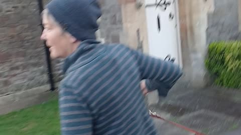 W9man ordering chihuahua 4 breakfast