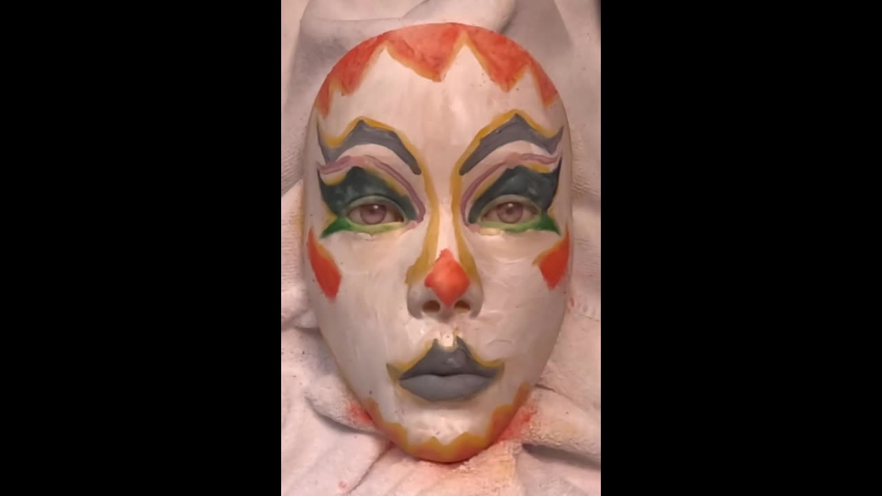 Clownish makeup (silent video)