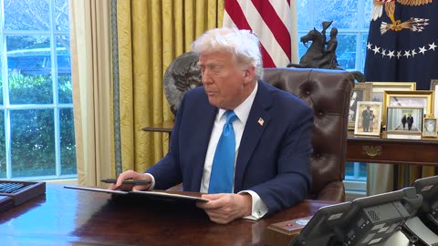 📜 PRESIDENT TRUMP SIGNS EXECUTIVE ORDERS IN THE OVAL OFFICE | February 4, 2025! 🇺🇸🏛️