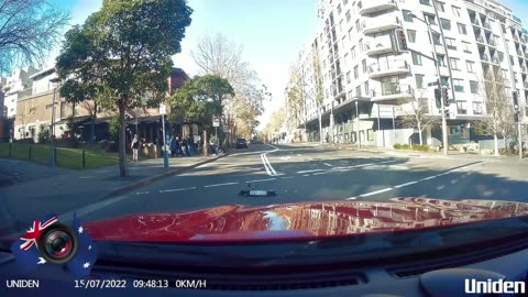 Aussiecams - Jaguar redlight runner 🚦 Nissan 370z T-boned at this Pyrmont intersection