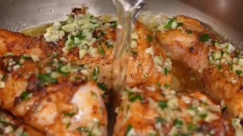 Cómo hacer PIERNAS DE POLLO AL AJILLO 🧄🌿 INGREDIENTES: ▪️6 piernas de pollo ▪️Sal y pimienta de ▪️2