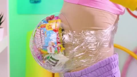 Who needs crunches when you’ve got candy? 🍬➡️💪🤣