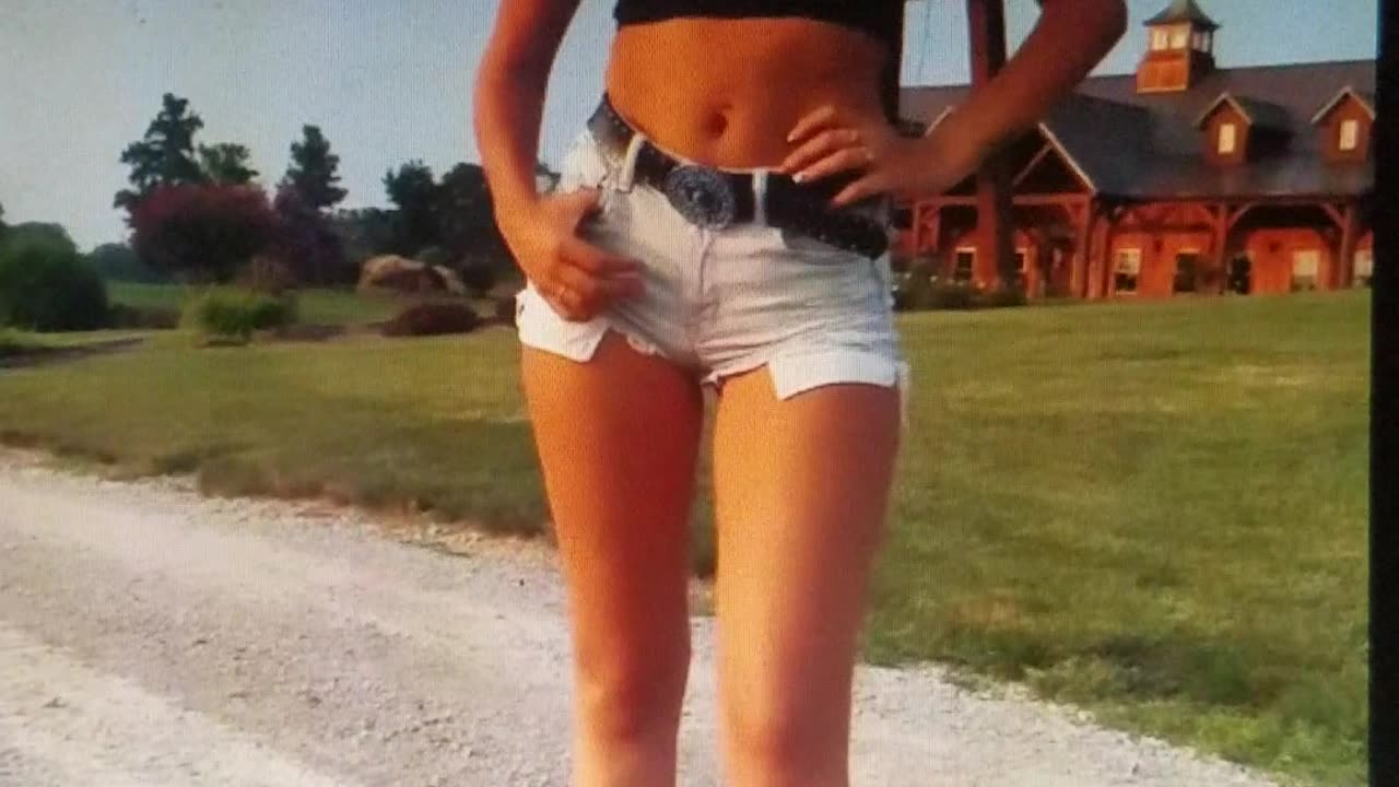 Monday Daisy Dukes 💖👄