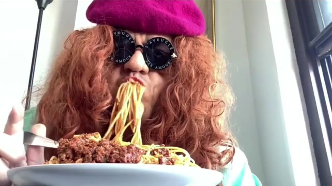 Mukbanging with Hussy