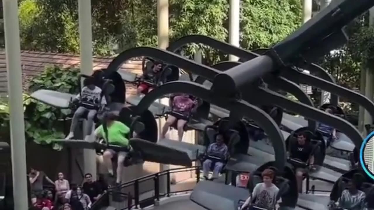 The guy in green He’s trying to take off