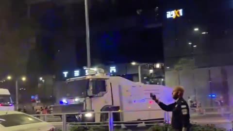 Policías usan cañones de agua para dispersar a manifestantes en Tel Aviv