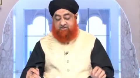 کیا چھوٹے بچے کی الٹی ( Vomiting ) اور پیشاب پاک ہے؟اوراگرکپڑوں پر لگ جائے تو ماں نماز پڑھ سکتی ہے؟