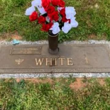 FAMOUS GRAVES - VOL. 642: REGGIE WHITE