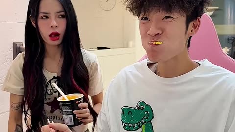 How This Siblings Eat Duck Egg🦆🥚😂