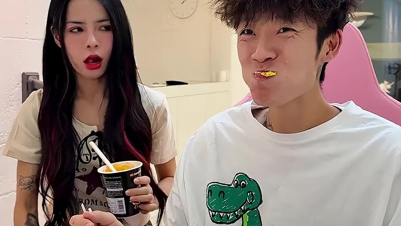 How This Siblings Eat Duck Egg🦆🥚😂