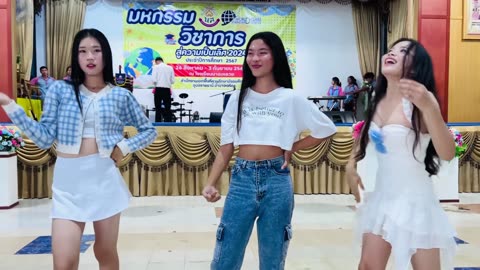 🔥 Thai Teen Girls Dance Performance at School! Must-Watch Viral Moves! 🔥