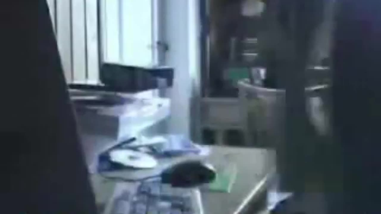 キーボードクラッシャーの奇声で人類滅亡