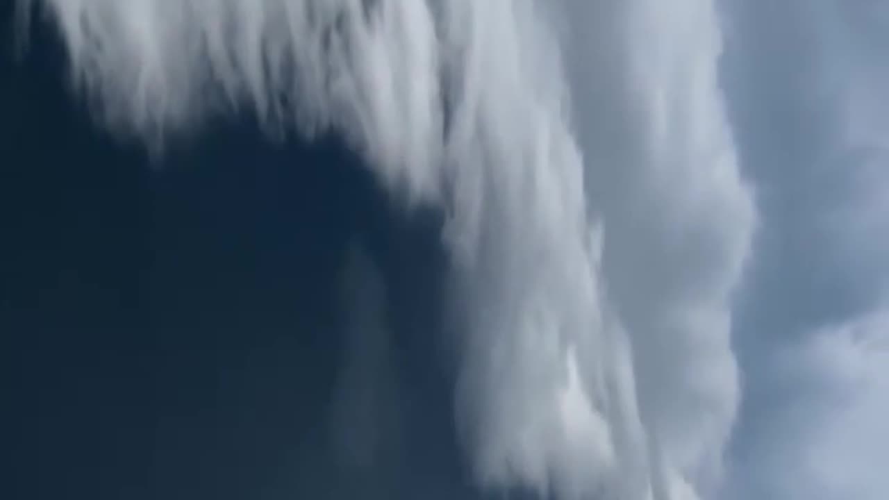 🌩️✨ The Shelf Cloud of a Thunderstorm Will Leave You Speechless! | FeedMyCuriosity