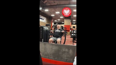 🔥 Machine Bench Press Pump at World Gym 💪 #ChestDay