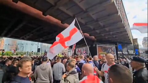 🇬🇧🏴❌🕋 — During the Anti-migration protests in Great Britain