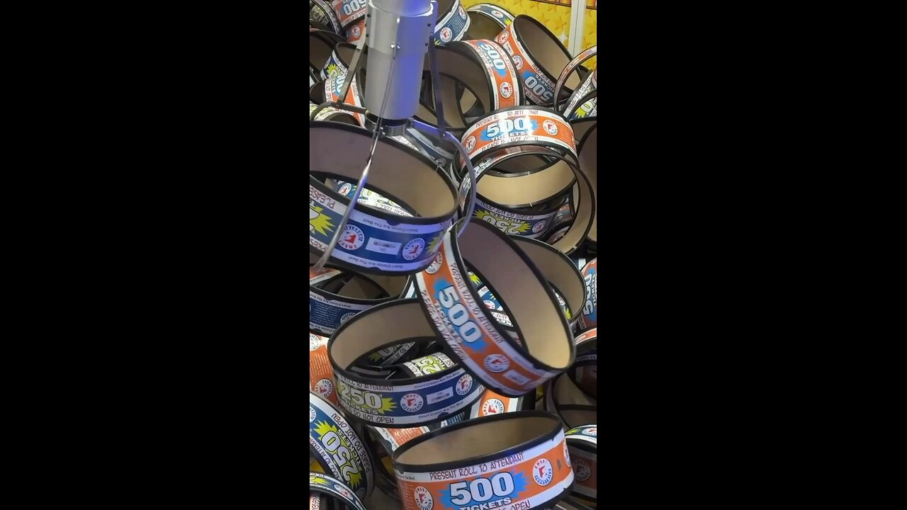 GIANT Claw Machine! 🤩