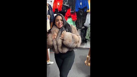 Au Naturale Fox Fur Crop Bomber with Turn-Down Collar❄️