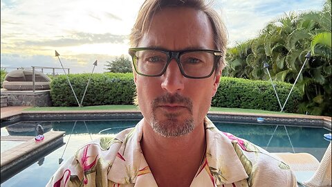 BREAKING !!!!!!!!!!!!!!! MASSIVE SUDDENLY AT THE WHITE HOUSE !!!!! MAN COLLAPSES IN FRONT OF TRUMP !