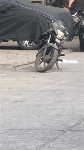 "Caught on Camera: Ghaziabad Police violating traffic rules 🎥🛑" #GhaziabadPolice #UPPolice