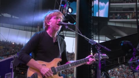 Standing on the Moon (Trey Anastasio on lead vocals) - Grateful Dead (live)