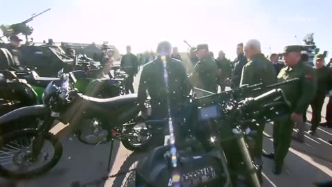 🤡 Putin shows up at the "Zapad-2025" exercises in military uniform.