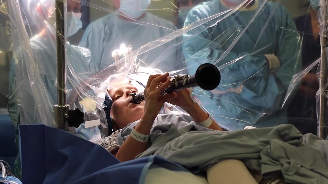 🤯🎶 She Plays the Clarinet During Brain Surgery! The Most Calming Thing You'll See, Amazing Medical M
