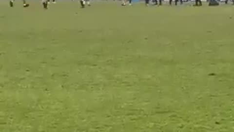 Police arrest referee on the field, players are surprised