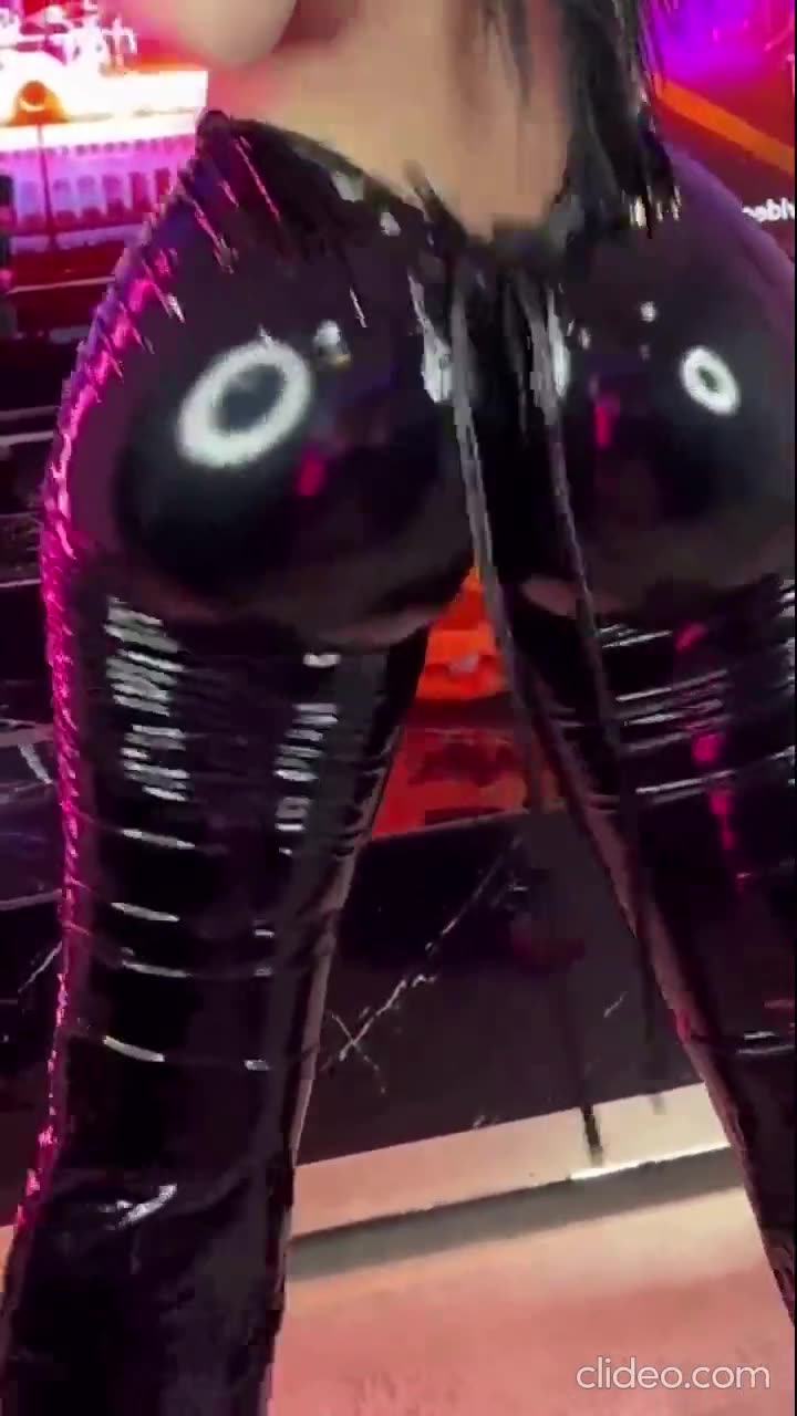 Fresh Teens Twerking Huge Juicy Butts