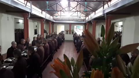 Nghi thức chuẩn bị cho 1 bữa ăn của tu sĩ