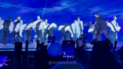 Amazing: BTS (방탄소년단) 'Black Swan' Fancam PTD ON STAGE Sofi LA Day 2