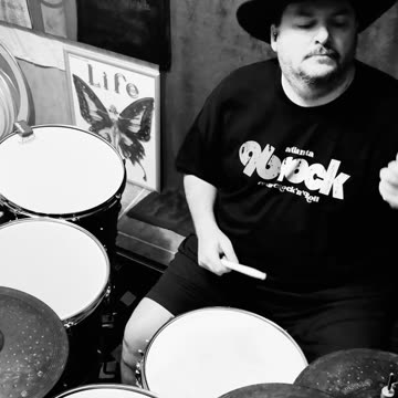 Dustin Lynch - Small Town Boy