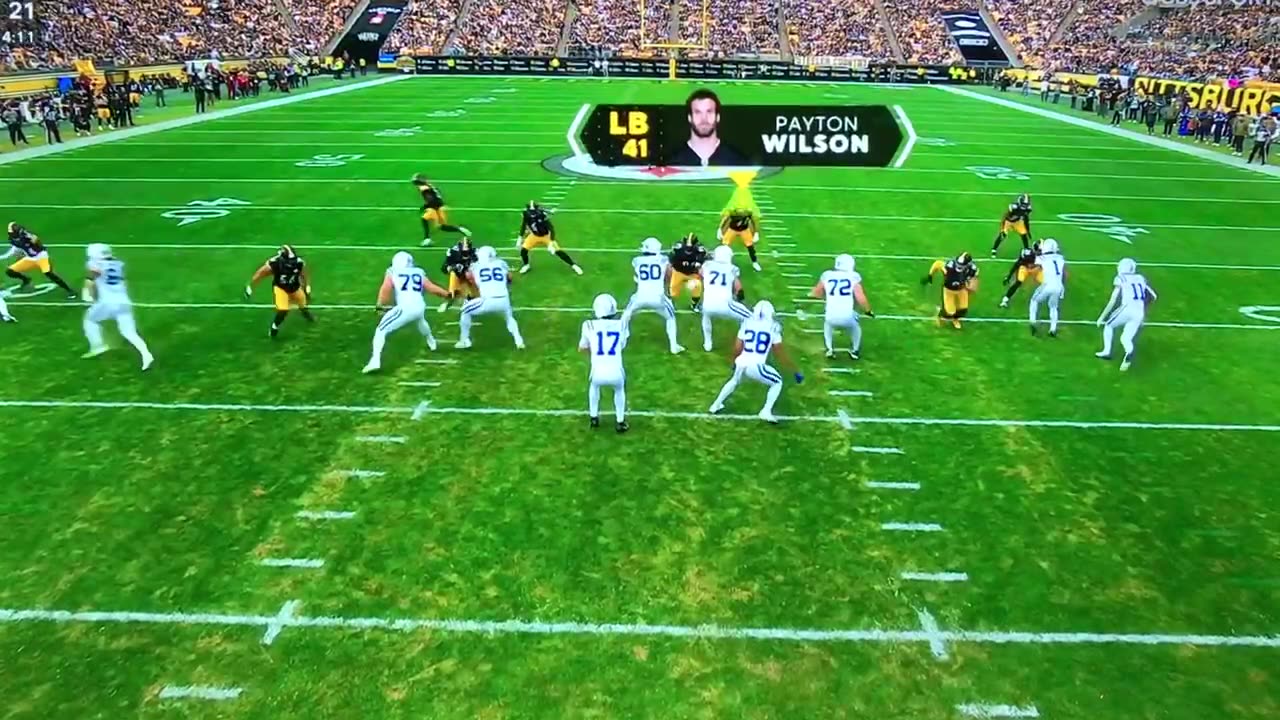 Colts QB #17 Daniel Jones need glasses 🤓 wtf is this 💩