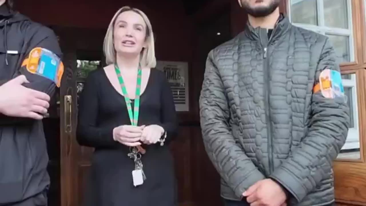 English pub refuses Englishman service for displaying an English flag