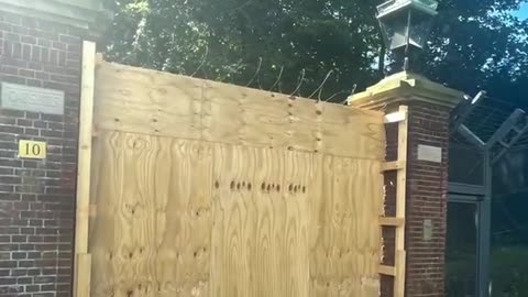 Toegang Catshuis/ambtswoning demissionair minister-president dichtgetimmerd. Waarom is dit?