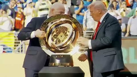 Трамп «украл» медаль и кубок Клубного чемпионата мира по футболу 2025, — The Guardian.